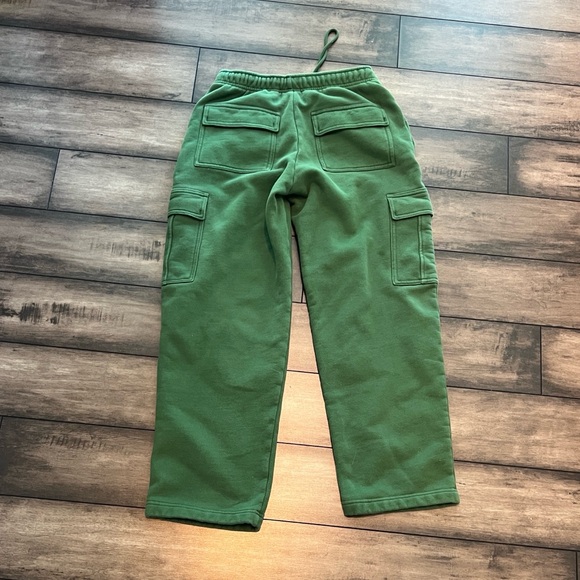 ARITZIA TNA Sweatfleece Cozy Fleece Dark Green Cargo Sweatpants. - Picture 3 of 9